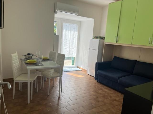 A Due Passi Dal Mare Apartment *